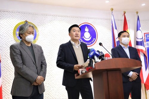 АН: Нэг нам дангаар ноёлсон үед Үндсэн хуулийн заалт тунхаг болж үлддэг юм байна